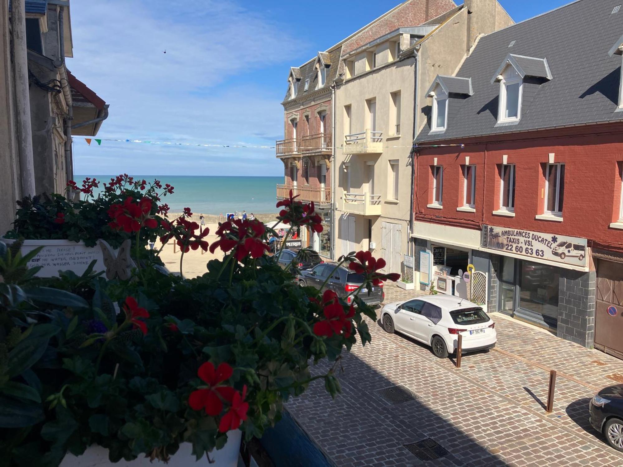 Grand Triplex Vue Mer Centre Du Village Ault Esterno foto